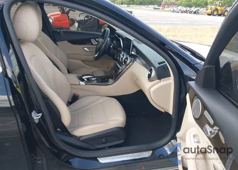 2015 Mercedes-Benz C 300 4Matic/Luxury 4Matic/Sport 4Matic z USA, uszkodzony, nr VIN 55SWF4KB5FU031879